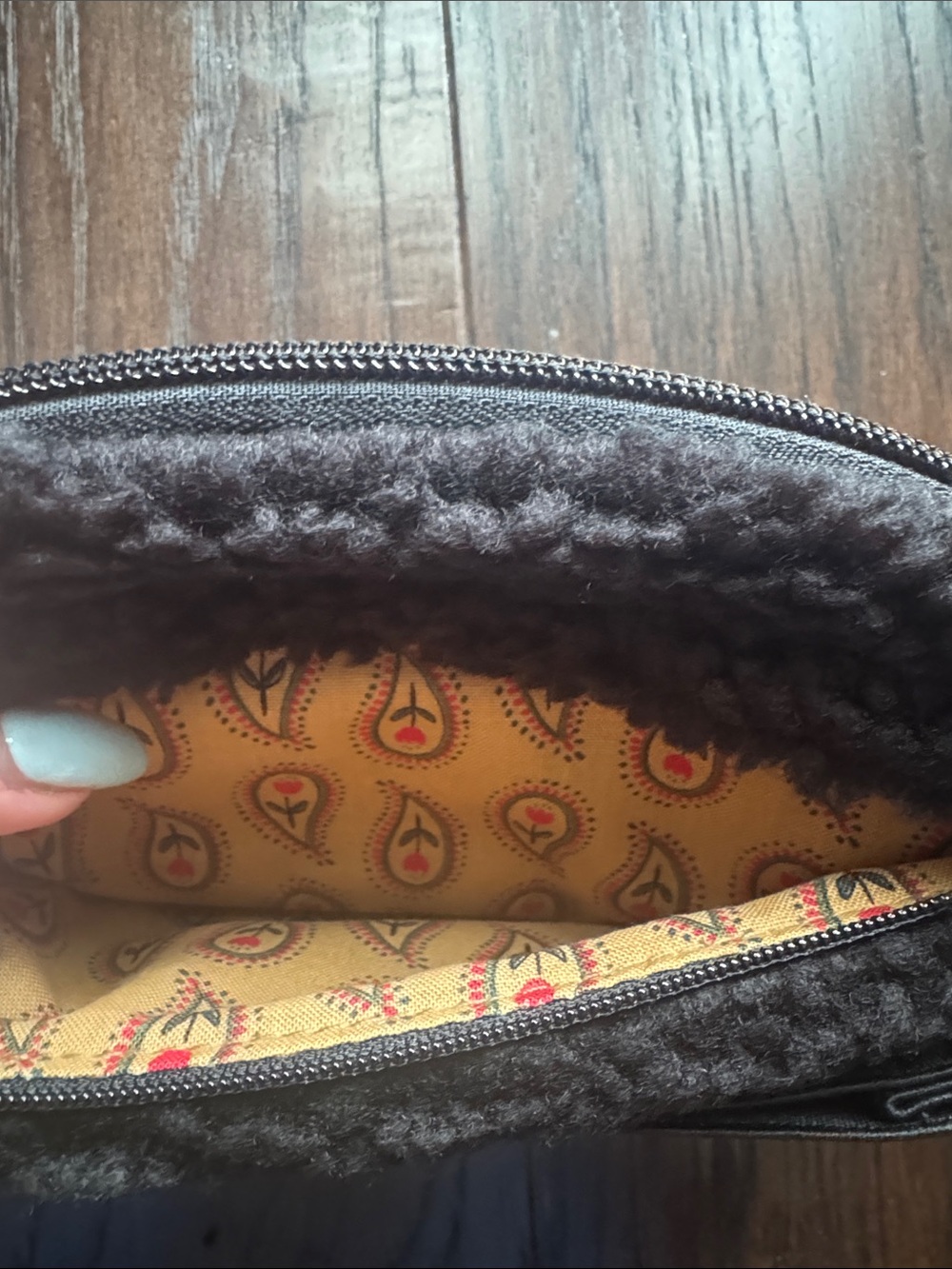 Vera Bradley  Mini Belt Bag Black Sherpa - Picture 5 of 6